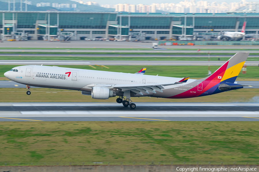 Asiana Airlines Airbus A330-323E (HL7740) | Photo 520456