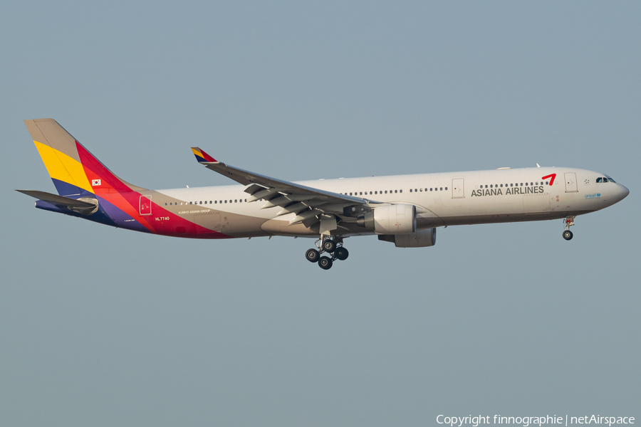 Asiana Airlines Airbus A330-323E (HL7740) | Photo 560069