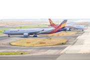 Asiana Airlines Airbus A330-323E (HL7740) at  Osaka - Kansai International, Japan