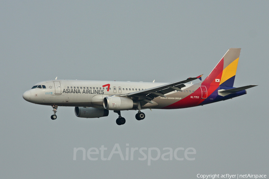 Asiana Airlines Airbus A320-232 (HL7753) | Photo 381182