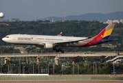 Asiana Airlines Airbus A330-323X (HL7754) at  Seoul - Incheon International, South Korea