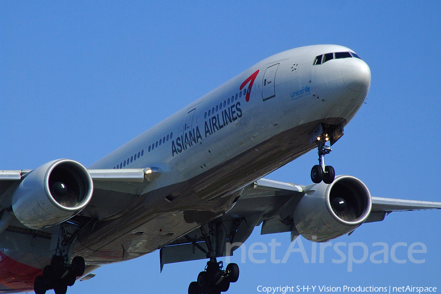 Asiana Airlines Boeing 777-28E(ER) (HL7755) | Photo 10792