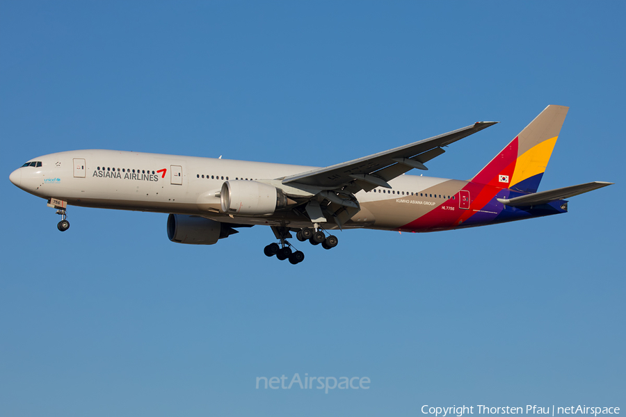 Asiana Airlines Boeing 777-28E(ER) (HL7756) | Photo 160969