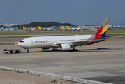 Asiana Airlines Boeing 777-28E(ER) (HL7756) at  Seoul - Incheon International, South Korea