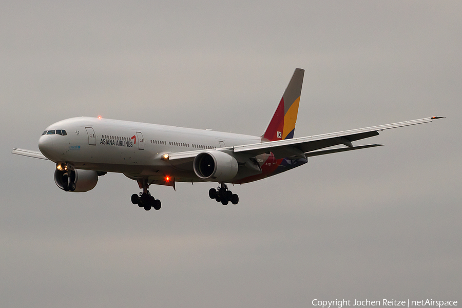 Asiana Airlines Boeing 777-28E(ER) (HL7756) | Photo 108794