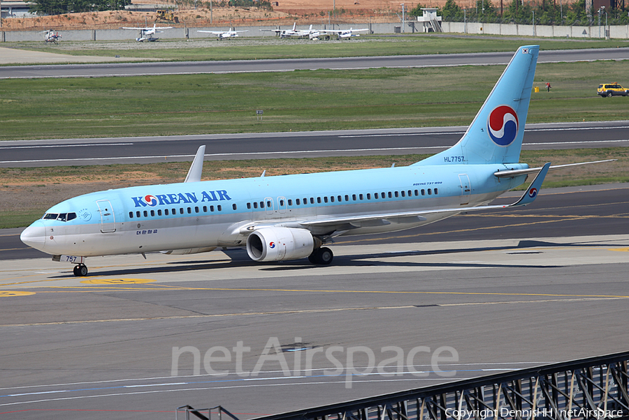 Korean Air Boeing 737-8GQ (HL7757) | Photo 370652