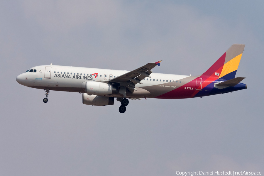 Asiana Airlines Airbus A320-232 (HL7762) | Photo 644057