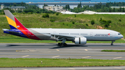 Asiana Airlines Boeing 777-28E(ER) (HL7775) at  Taipei - Taoyuan, Taiwan