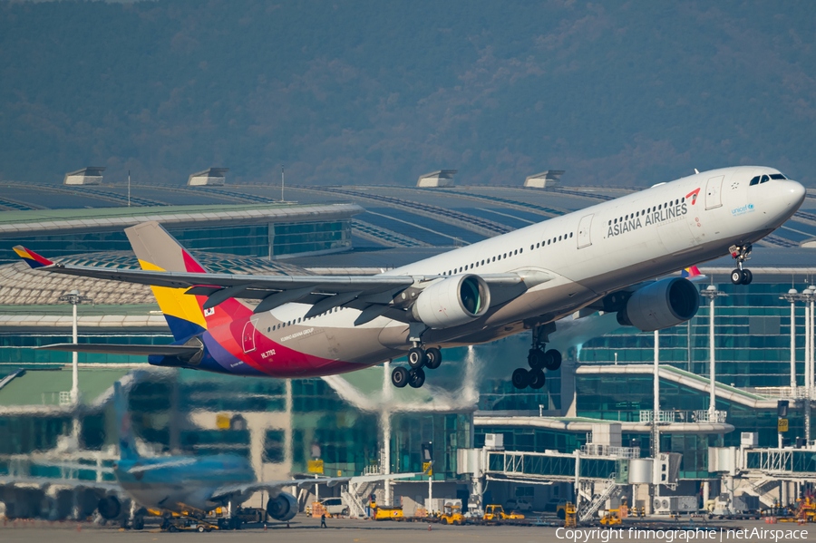 Asiana Airlines Airbus A330-323 (HL7792) | Photo 600446