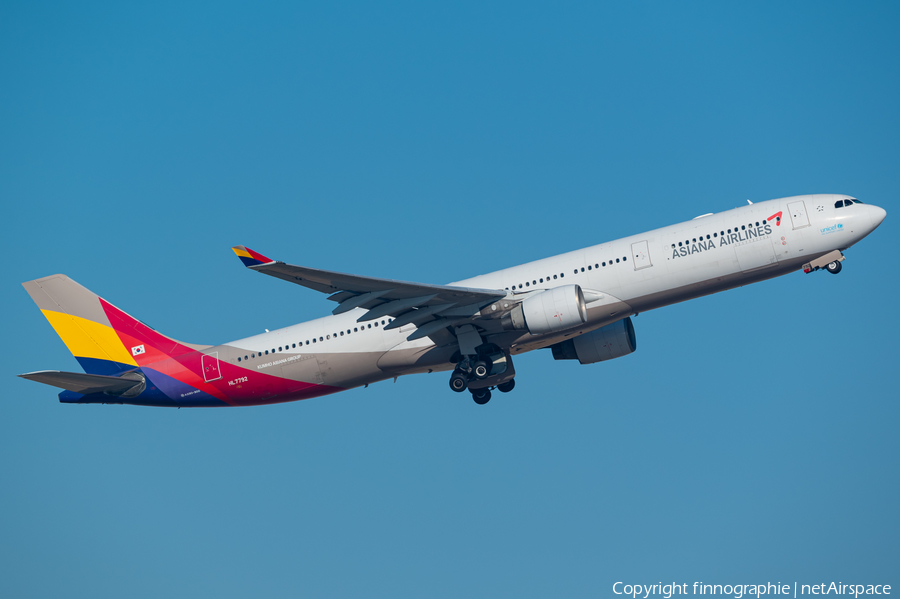 Asiana Airlines Airbus A330-323 (HL7792) | Photo 600447