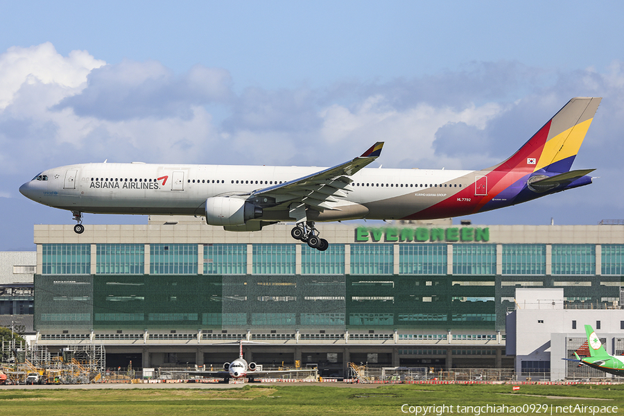 Asiana Airlines Airbus A330-323 (HL7792) | Photo 643507