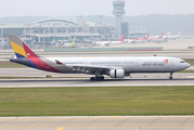 Asiana Airlines Airbus A330-323E (HL7793) at  Seoul - Incheon International, South Korea