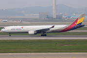 Asiana Airlines Airbus A330-323E (HL7793) at  Seoul - Incheon International, South Korea