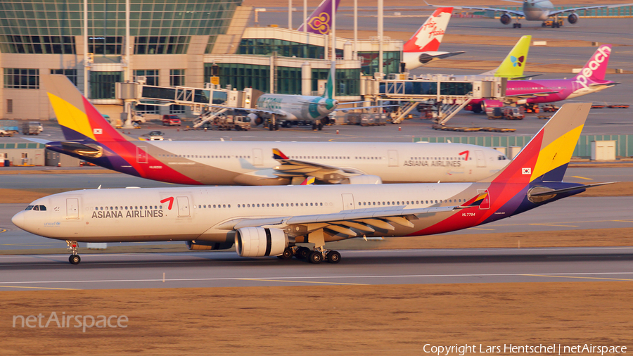 Asiana Airlines Airbus A330-323 (HL7794) | Photo 200157