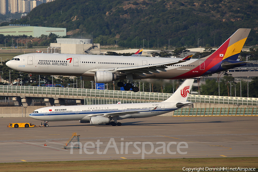 Asiana Airlines Airbus A330-323X (HL7795) | Photo 349890