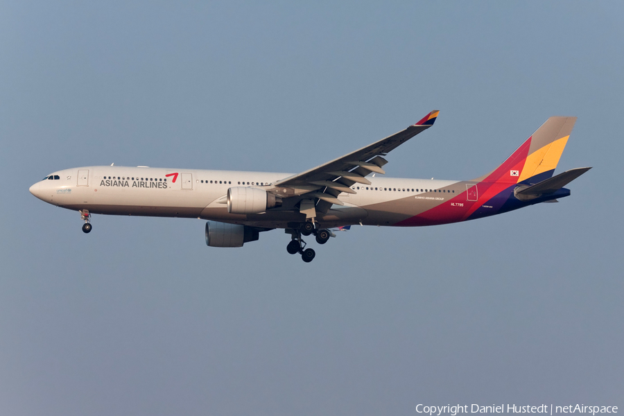 Asiana Airlines Airbus A330-323X (HL7795) | Photo 644063
