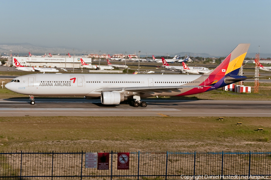 Asiana Airlines Airbus A330-323X (HL7795) | Photo 494737