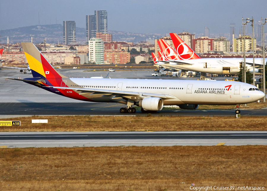 Asiana Airlines Airbus A330-323X (HL7795) | Photo 194553