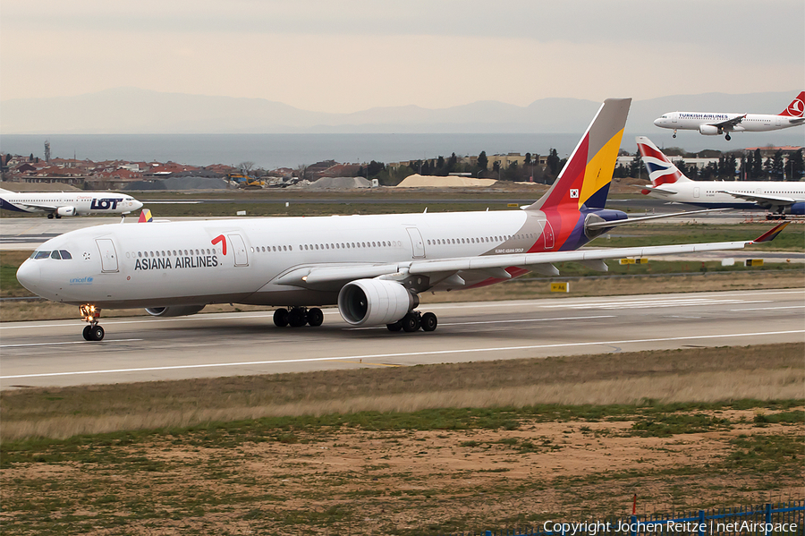 Asiana Airlines Airbus A330-323X (HL7795) | Photo 73323