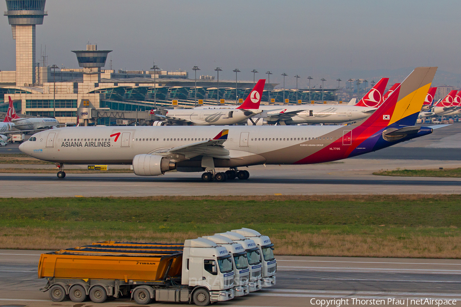 Asiana Airlines Airbus A330-323X (HL7795) | Photo 73367