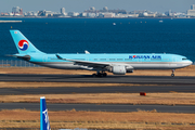 Korean Air Airbus A330-323 (HL8001) at  Tokyo - Haneda International, Japan