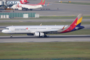 Asiana Airlines Airbus A321-231 (HL8004) at  Seoul - Incheon International, South Korea