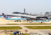 Korean Air Boeing 777-3B5(ER) (HL8006) at  Osaka - Kansai International, Japan