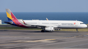 Asiana Airlines Airbus A321-231 (HL8018) at  Jeju International, South Korea