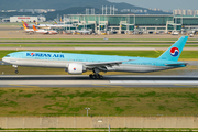 Korean Air Boeing 777-3B5(ER) (HL8042) at  Seoul - Incheon International, South Korea