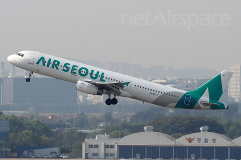Air Seoul Airbus A321-232 (HL8073) at  Gimpo - International, South Korea