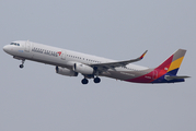 Asiana Airlines Airbus A321-231 (HL8074) at  Seoul - Incheon International, South Korea