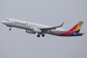 Asiana Airlines Airbus A321-231 (HL8074) at  Seoul - Incheon International, South Korea