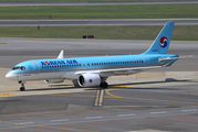 Korean Air Airbus A220-300 (HL8091) at  Gimpo - International, South Korea