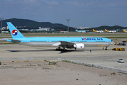 Korean Air Boeing 777-3B5(ER) (HL8210) at  Seoul - Incheon International, South Korea