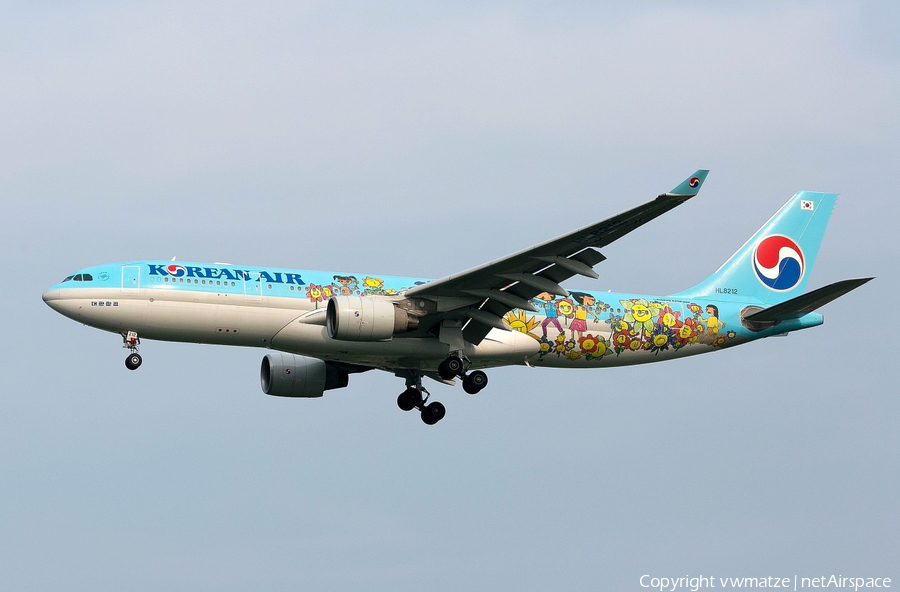 Korean Air Airbus A330-223 (HL8212) | Photo 135033