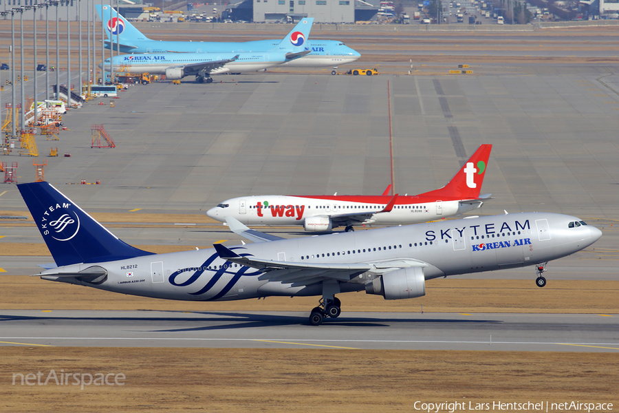 Korean Air Airbus A330-223 (HL8212) | Photo 200362