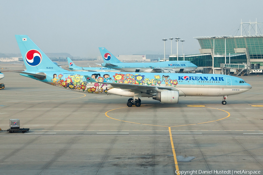 Korean Air Airbus A330-223 (HL8212) | Photo 644000