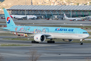 Korean Air Boeing 777-3B5(ER) (HL8216) at  Madrid - Barajas, Spain