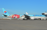 Korean Air Boeing 777-3B5(ER) (HL8250) at  Dallas/Ft. Worth - International, United States