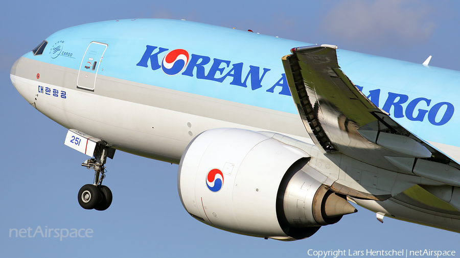 Korean Air Cargo Boeing 777-FB5 (HL8251) | Photo 182840