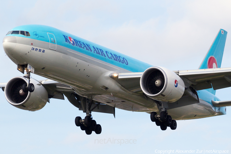 Korean Air Cargo Boeing 777-FB5 (HL8251) | Photo 136366