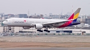 Asiana Airlines Boeing 777-28E(ER) (HL8254) at  Fukuoka, Japan