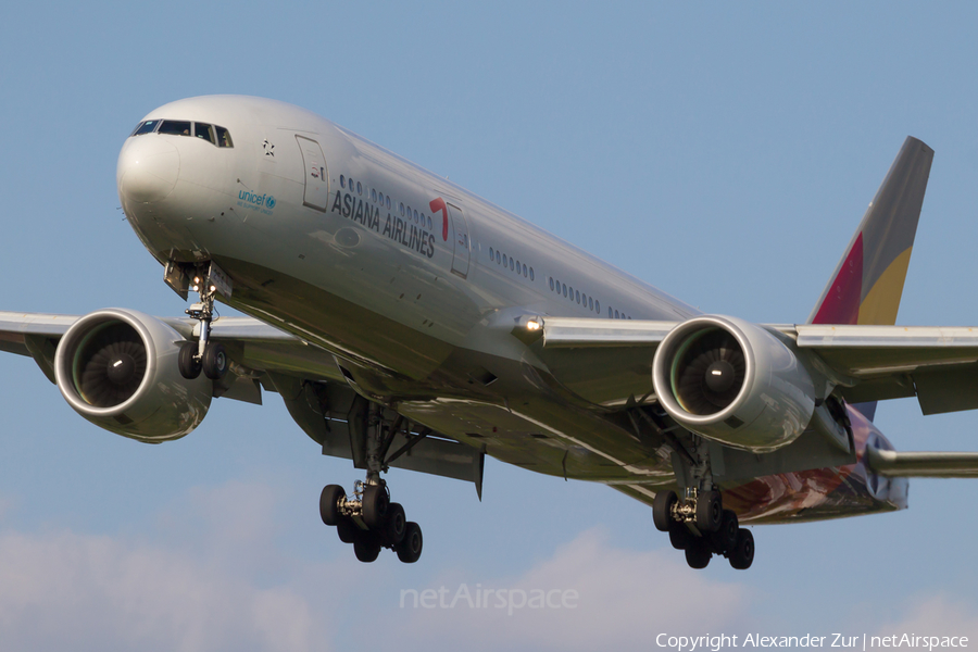 Asiana Airlines Boeing 777-28E(ER) (HL8254) | Photo 109670