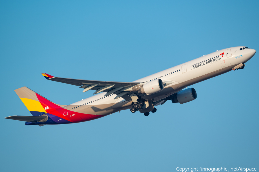 Asiana Airlines Airbus A330-323E (HL8259) | Photo 600537