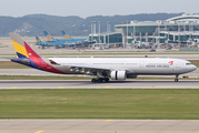 Asiana Airlines Airbus A330-323E (HL8259) at  Seoul - Incheon International, South Korea