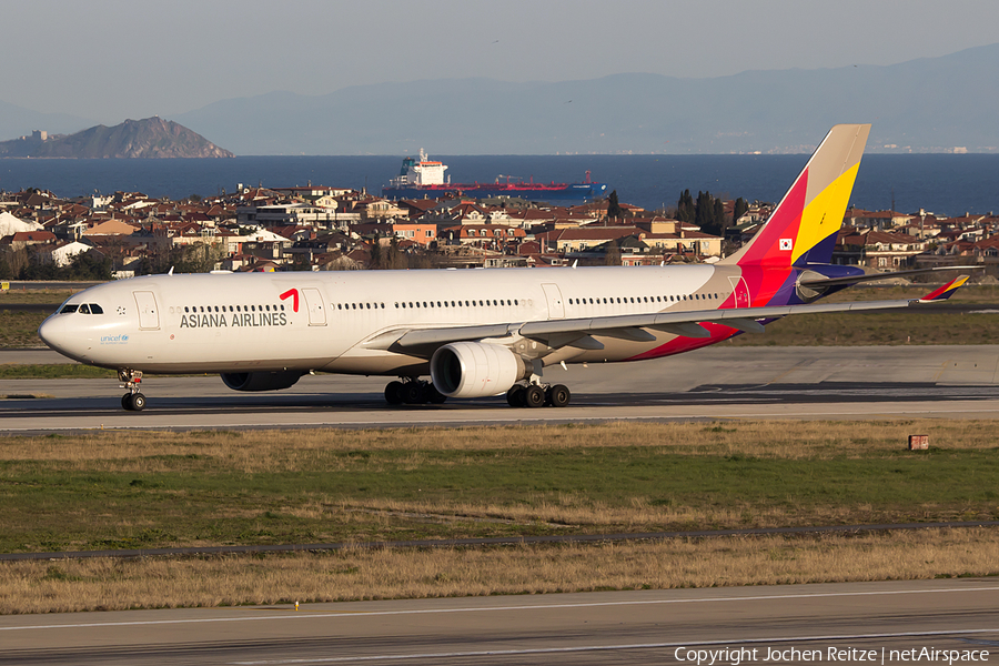 Asiana Airlines Airbus A330-323E (HL8259) | Photo 75725