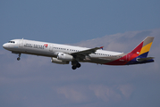 Asiana Airlines Airbus A321-231 (HL8267) at  Seoul - Incheon International, South Korea