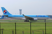 Korean Air Airbus A330-223 (HL8276) at  Jakarta - Soekarno-Hatta International, Indonesia