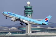 Korean Air Airbus A330-223 (HL8276) at  Seoul - Incheon International, South Korea