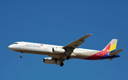 Asiana Airlines Airbus A321-231 (HL8279) at  Seoul - Incheon International, South Korea